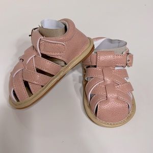🔥5/$20 NWT pink baby shoes